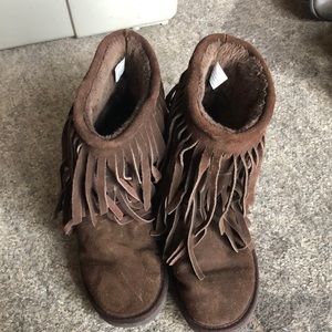 Women’s size 7 Minnetonka brown Suede Fringe boots